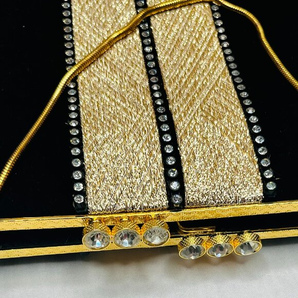 Vintage Elegance for Every Occasion: Black Velvet Handbag - Picture 6 of 12